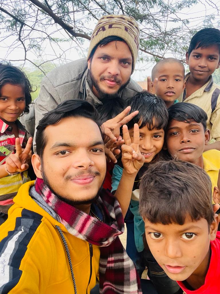 SlumTalk's tweet photo. With My Boys On #Christmas 
#BeASlumSupporter 
#ApniPathsala
@Diviwelfare https://t.co/DNmbzRoOnX