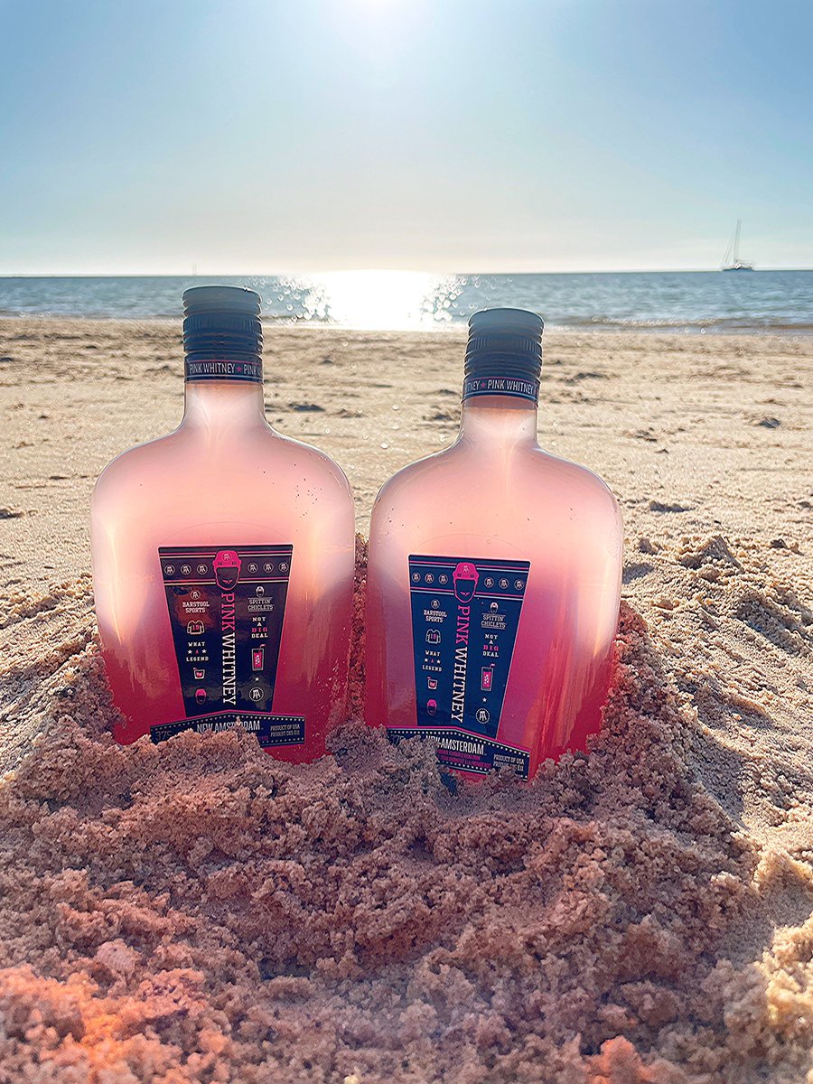 TerryTenove's tweet photo. Merry Christmas @pinkwhitney @spittinchiclets  It was worth carefully wrapping you in my socks on my trip across the pacific. Just so I could enjoy your smooth refreshing taste on the beaches of Australia Christmas Day. Cheers to all and to all a good shot! https://t.co/9WW9vKVX5d