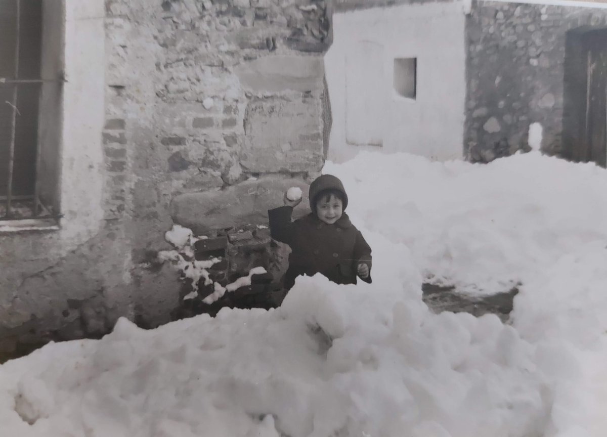 JordiSeguer's tweet photo. Molt Bon dia i Bon Nadal!!

Avui 25 de desembre de 2022 es compleixen 60 anys de la Gran Nevada, que va tenir lloc, també a #Parets per Nadal de 1962. https://t.co/u02LjvybBY