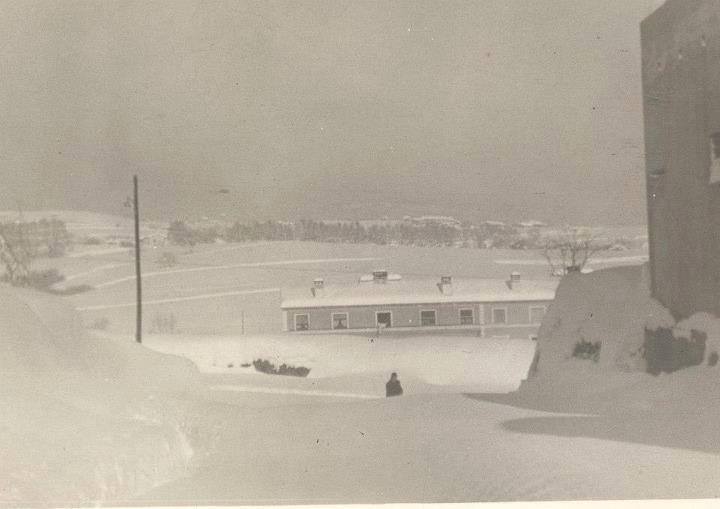 JordiSeguer's tweet photo. Molt Bon dia i Bon Nadal!!

Avui 25 de desembre de 2022 es compleixen 60 anys de la Gran Nevada, que va tenir lloc, també a #Parets per Nadal de 1962. https://t.co/u02LjvybBY