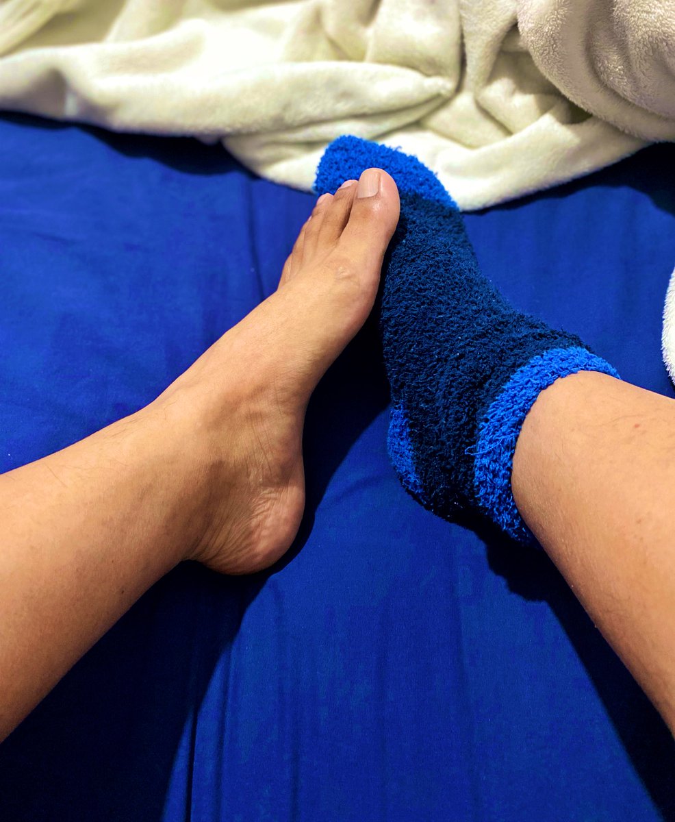 HumbrtS's tweet photo. #FelizNavidad #MerryChristmas #pies #foot #feet #piesmasculinos https://t.co/nEYmKM6SgD