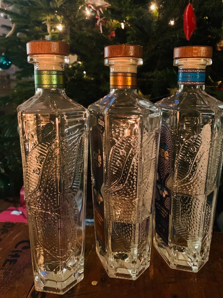 TheSpiritOfOne's tweet image. Wishing you and your loved ones a very merry &amp;amp; safe Christmas, cheers! 🎄

#OneGoodGin #TheSpiritOfOne #Christmas #Cheers #EthicalGin