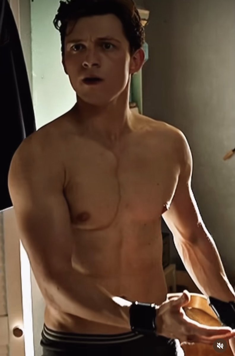 lfonsoHolland's tweet photo. tom holland’s muscles appreciation tweet 🥵🥵 https://t.co/0sgdgl7tkk