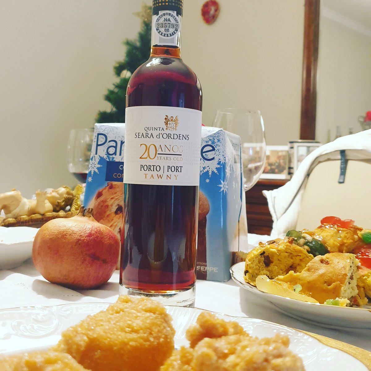 BeautyDouro's tweet photo. One the traditional sweets of Christmas "sonhos" .
And my favorite Porto https://t.co/3Zfjw8iLMb