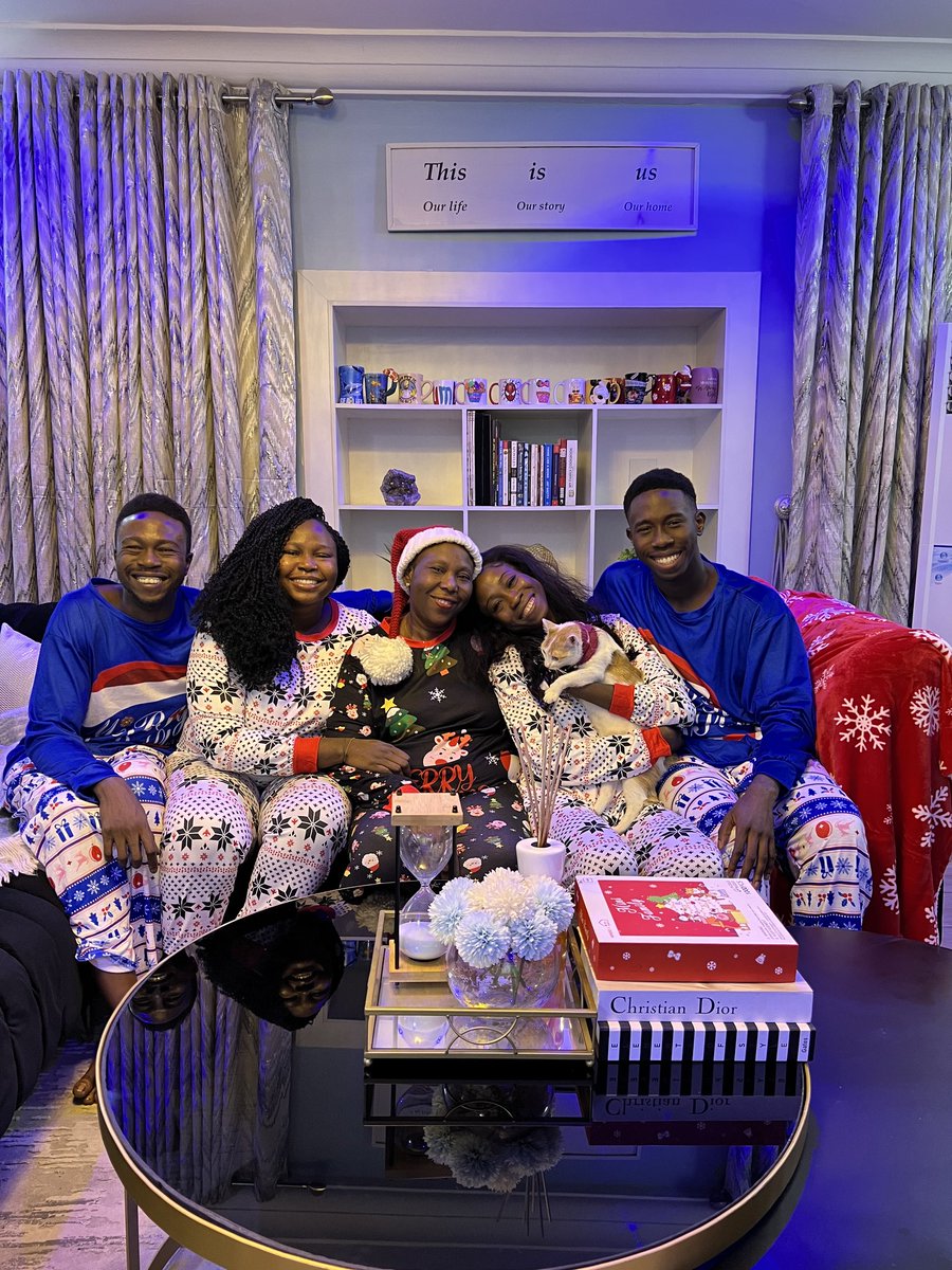 __the_minority's tweet photo. Merry Christmas ❤️🎄 https://t.co/eaTOQ5mUmH