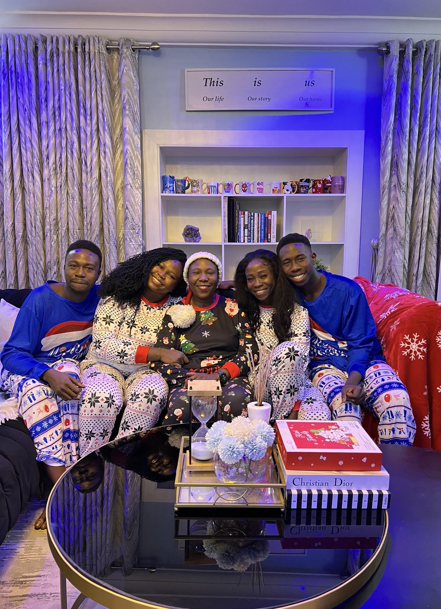 __the_minority's tweet photo. Merry Christmas ❤️🎄 https://t.co/eaTOQ5mUmH