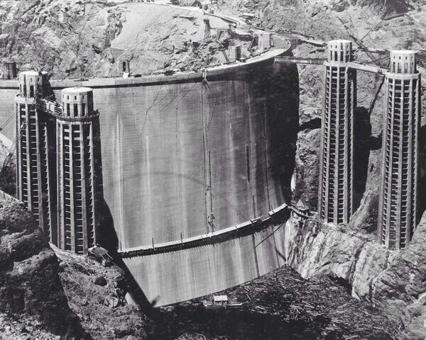 Mundo_Hormigon's tweet photo. Presa Hoover antes de llenarse en 1936 (Arizona-Nevada, EEUU) https://t.co/7smKg6825s