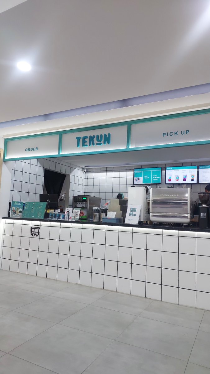 MArifSaifullah's tweet photo. Ga sengaja mampir ke @tekun.id. Penasaran sama design interiornya dari luar + cari obat ngantuk sebelum ke jakarta lagi nanti malem. https://t.co/rIaz4gf6Bp
