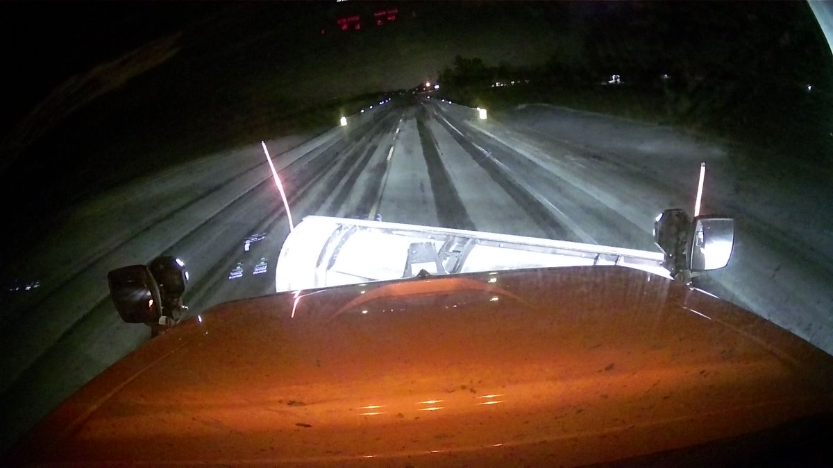 ODOT_Statewide's tweet photo. 530AM: More than 760 of our crews are spending Christmas morning on the road dealing with blowing and drifting snow and ice. Please continue to avoid unnecessary travel. If you must travel, plan ahead with https://t.co/ulNKKYsusD and give us plenty of room to work. #ODOTwinter https://t.co/tZ4t3OD3Qb