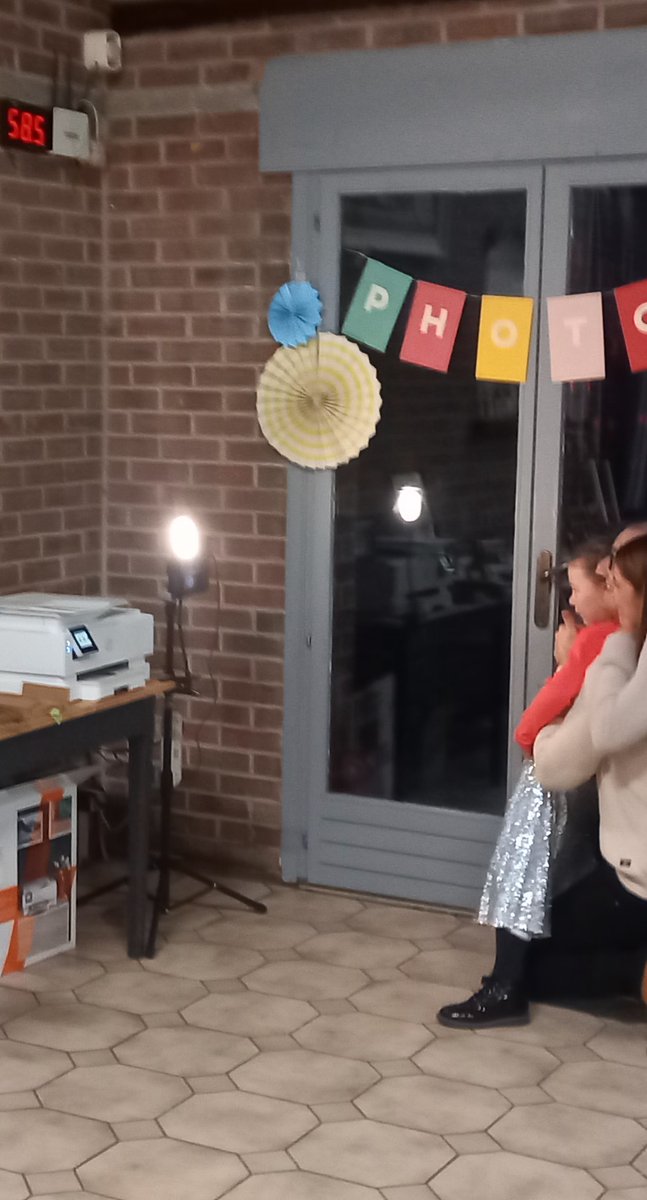 fricadev's tweet photo. Noël approche à grands pas ! Faites la fête en toute originalité avec HaveFunPhotobooth, disponible sur Play Store et App Store à prix réduit. #Noël #Photobooth #HaveFunPhotobooth #AppStore #PlayStore

📲 @AppStore: https://t.co/JjIAsDace7
🤖 @GooglePlay: https://t.co/1Qeyf1tcHj https://t.co/BLe8SpB0bE