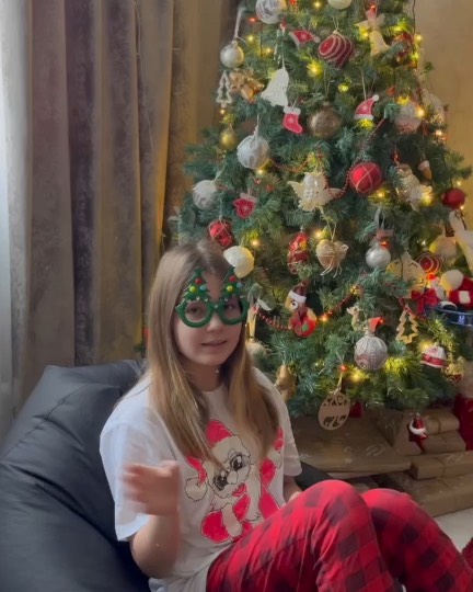 ShramkovaHelen's tweet photo. Merry Christmas to all global educators from Ss of #SmartTeensStudio https://t.co/eKumMX9Il2 @MicrosoftFlip @kiki_xynta @DonnaRe87183503 @ireneconf_irene @AnitaSimac74 @TxTechChick @MrsKK8 @inc_yv @musicadc2013 @annkozma723 @Savvy_Educator @FelyTeachnology @jessxbo @sdtitmas https://t.co/w84ubH0Rat
