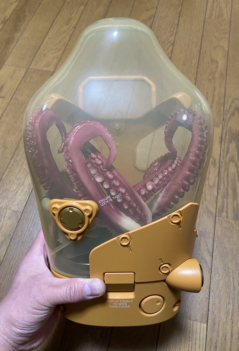 CotaCustom's tweet photo. 小島監督がBBポッドにタコ入れて面白そうなことしてたから俺もおでんに入ってるタコ足を入れてみた😆

※タコ足は食品サンプルです🙇‍♂️

#DS2
#DEATHSTRANDING2
#小島秀夫監督
#hideokojima
#BBポッド
#タコ
#おでん
#食品サンプル https://t.co/3b26wg35ci