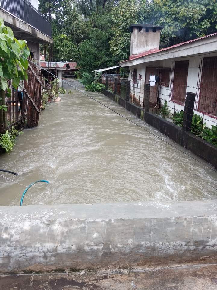 0x_Ikenga's tweet photo. Please pray for mindanao🙏🙏 many people already died because of the flood. This is my hometown, clarin misamis occidental, the boulevard got wrecked.
#BangonMisOcc
#PrayForMindanao https://t.co/9n5lR6llLz