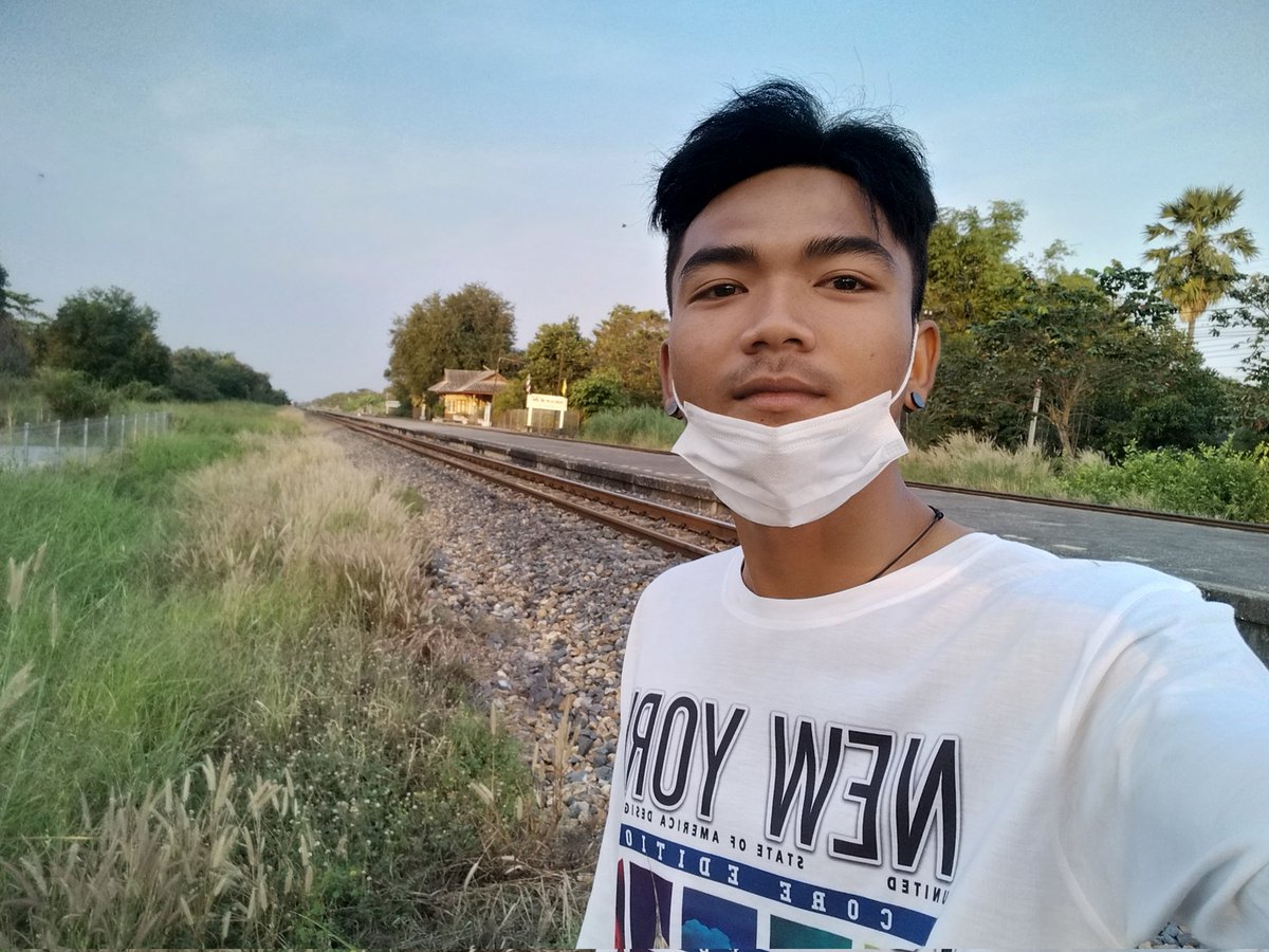 Deang002's tweet photo. หาเพื่อน กินเบียร์  แฟนไม่สนใจ 😁 https://t.co/MMjsSesq2m