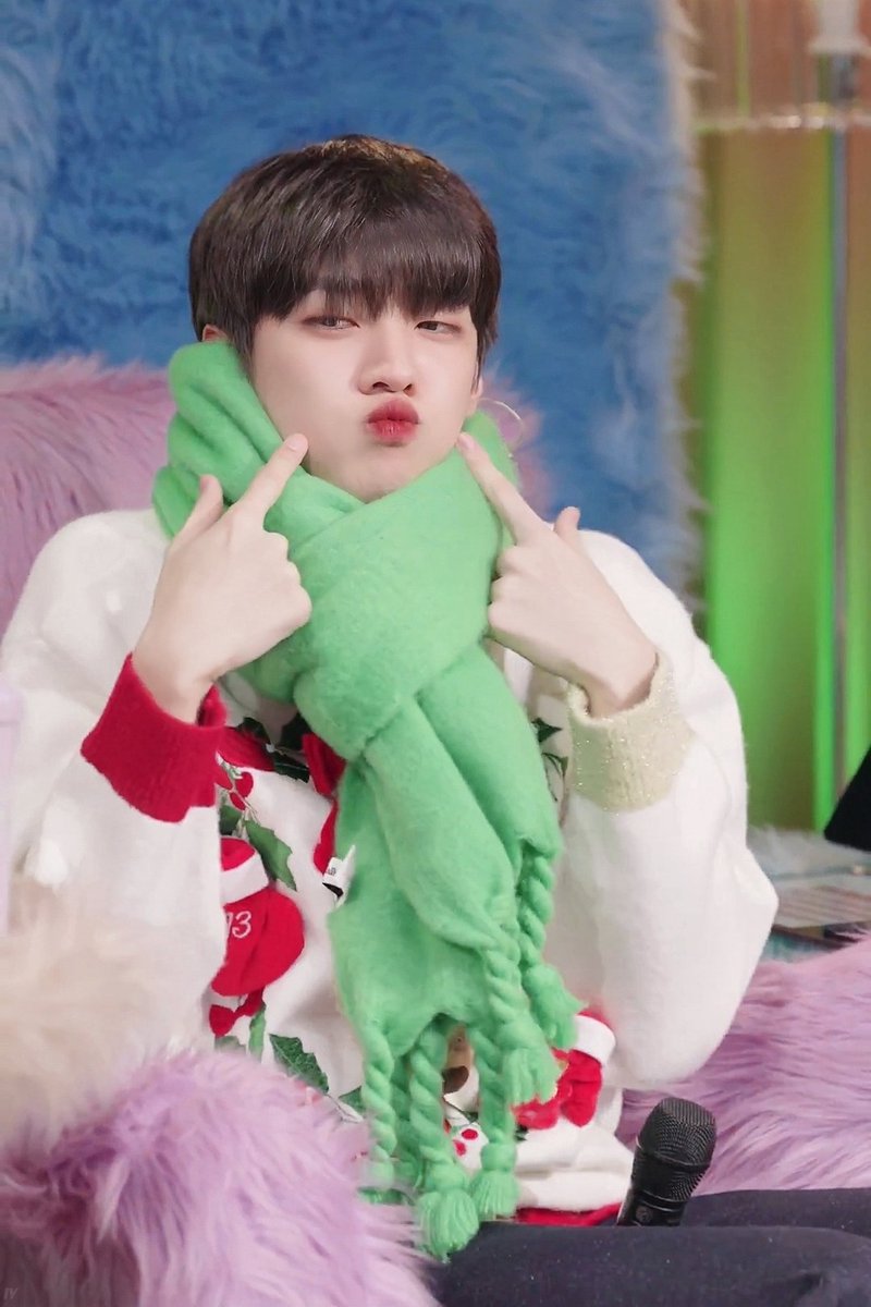 linyiqx's tweet photo. Merry Christmas! 
#재찬 #박재찬 #JAECHAN #DKZ https://t.co/fgPgPtYquF