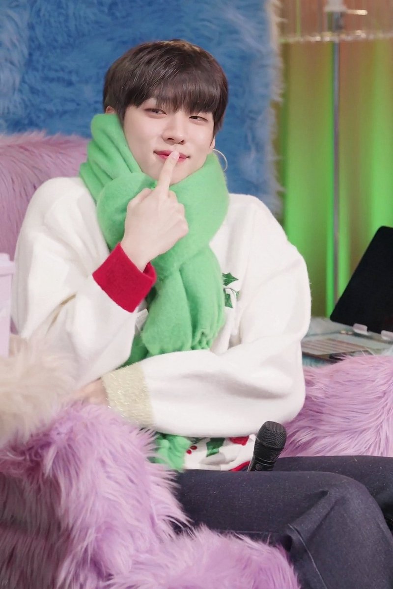 linyiqx's tweet photo. Merry Christmas! 
#재찬 #박재찬 #JAECHAN #DKZ https://t.co/fgPgPtYquF