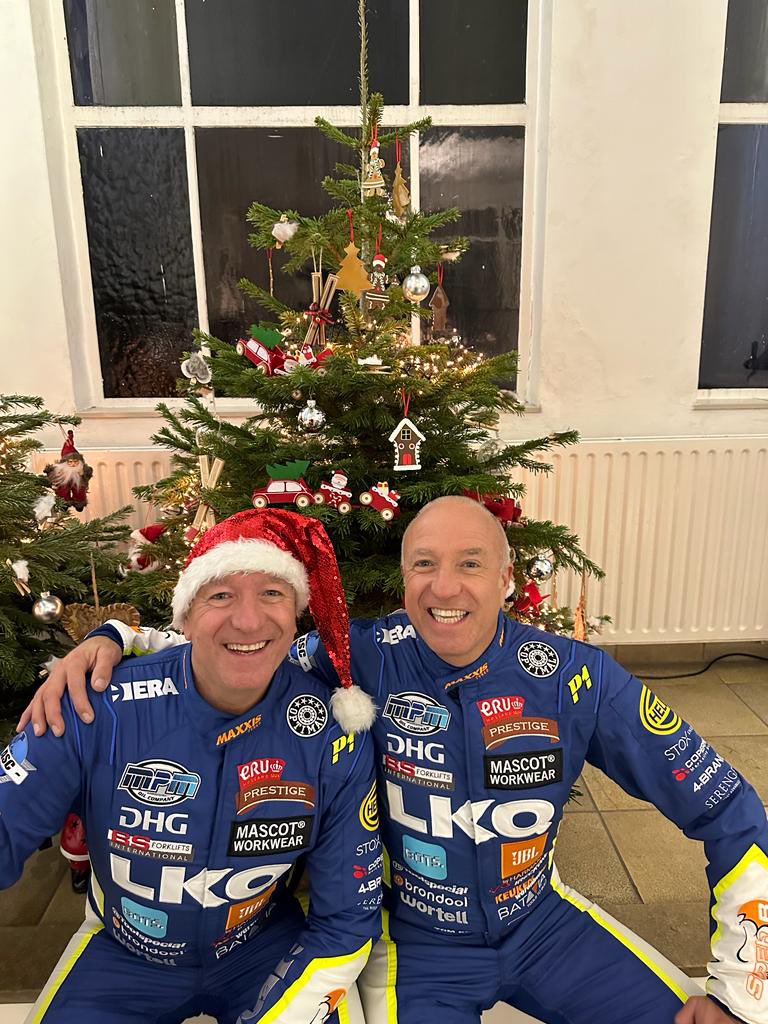 TimCoronel's tweet image. HAPPY HOLIDAYS!🎄🎆 Let’s enjoy the next couple of days with friends and family! Also looking forward to the Dakar!❤️

#timcoronel #rally #christmas #twins @TomCoronel