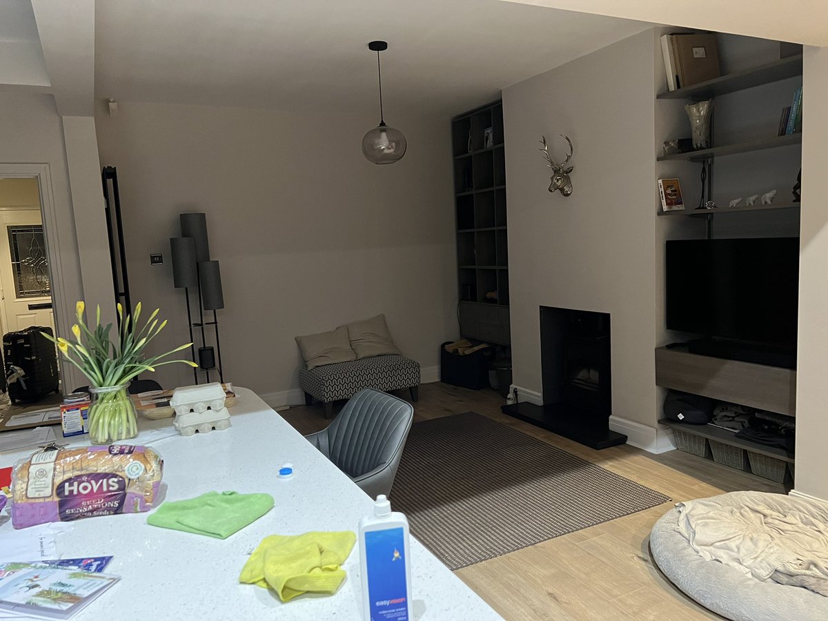 TitchyGK's tweet photo. @scssofas - thanks for leaving me without a sofa at Xmas. Jan delivery as away from 2nd-24th Dec. You called in oct saying would have to be Dec delivery,  arranged for access, sold old sofa on the 1st Dec, called you, ‘oh delivery is 21st jan, Sorry for not telling you’ https://t.co/heCvu9mjvt