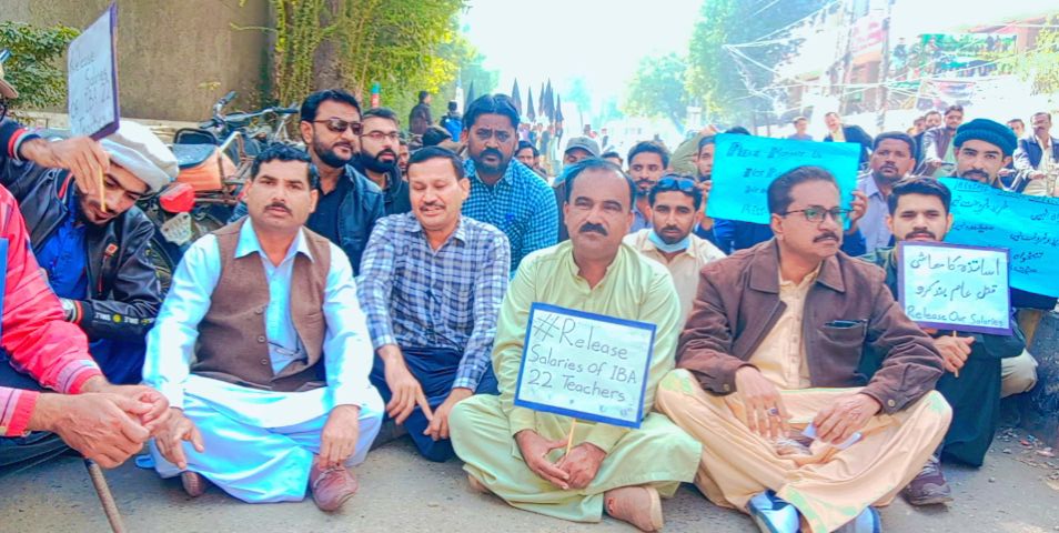 اج سموري سنڌ جو هڪ آواز 

#ReleaseSalariesOfIBA22Teachers