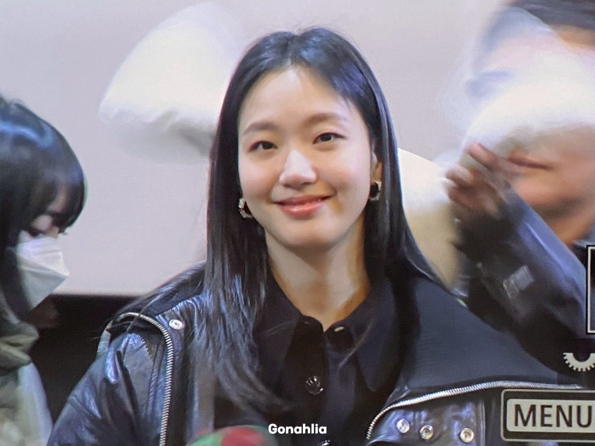 gonahlia's tweet photo. 221225 영웅 무대인사

#김고은 #KimGoEun https://t.co/jrC0o3m643