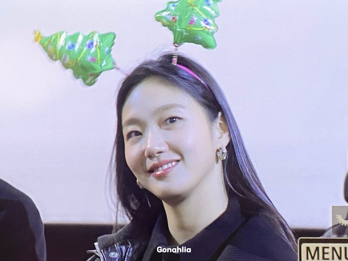 gonahlia's tweet photo. 221225 영웅 무대인사

#김고은 #KimGoEun https://t.co/jrC0o3m643