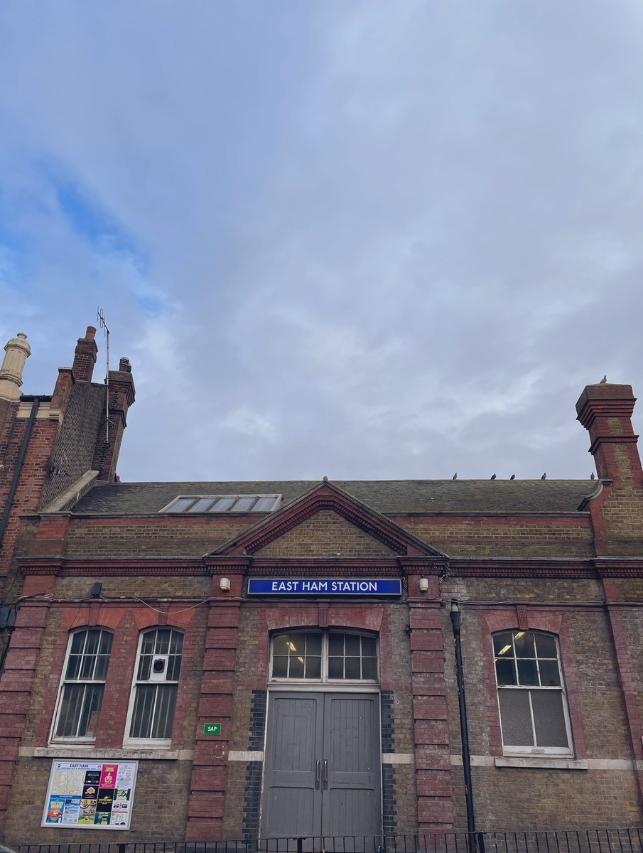 BetterNewham's tweet photo. BN - Happy &amp; Close(d) Xmas - East Ham, Newham #BetterNewham https://t.co/wFLNncM2gm