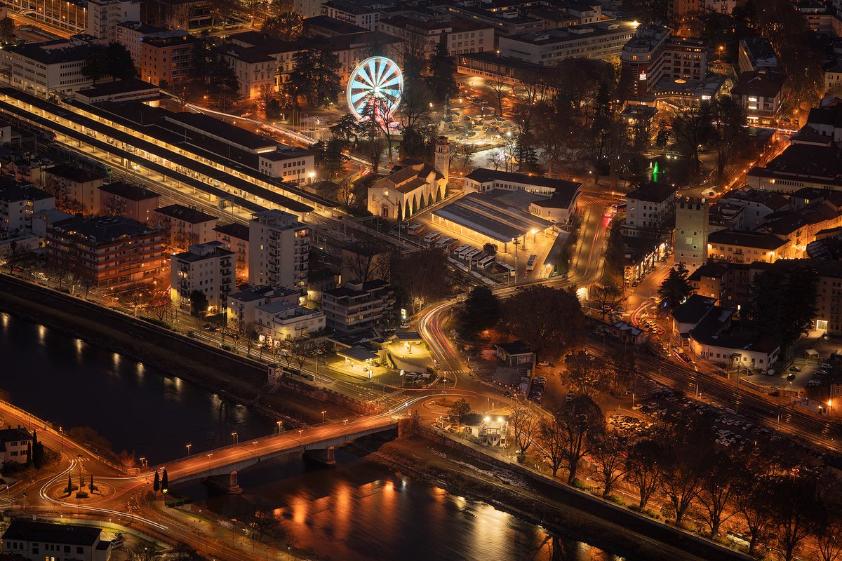 Penso spesso che la notte è più viva e intensamente colorata del giorno. (Vincent van Gogh)

Buon Natale! 🎅 #TrentinoWow