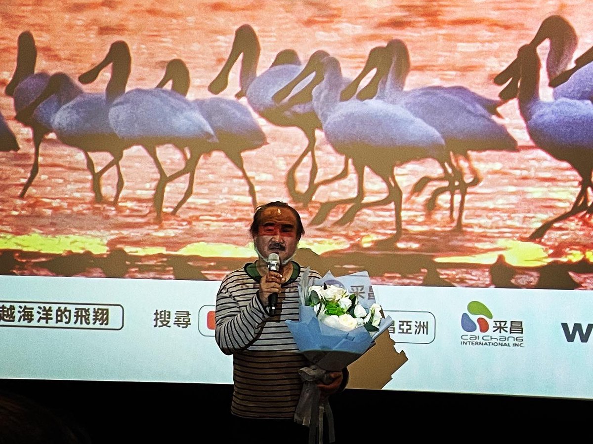 drongo111's tweet photo. #守護黑面琵鷺 放映會

剛好與片中幾位受訪人物同坐，合影留念！
都是熟識多年的鳥類工作者

#黑面琵鷺 #水雉 #草鴞 https://t.co/lal85Fpjmz
