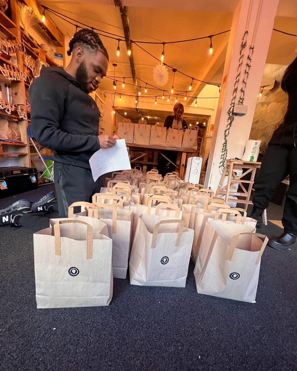 MantivationsUk's tweet photo. Thank you to all our volunteers and sponsors who supported us on our homelessness outreach🎄. 

We were able to distribute 100 food packages and essential items and donated the rest to Brixton Soup Kitchen🫶🏾

We hope everyone has a very Merry Christmas 🎄💜 https://t.co/8KWUlvWfxw