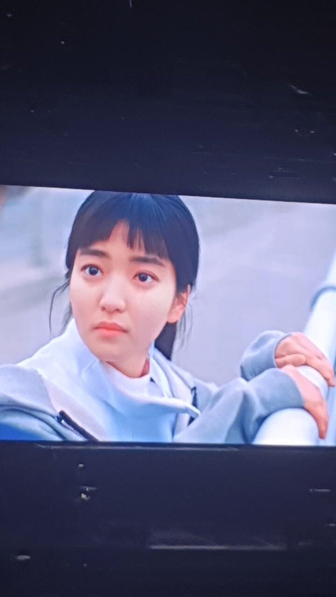 내 친구 오늘 케이윌sbn 콘서트 보러 갔는데 김설아랑 손주연 나왔대,,, 은서온니는 1초만에 지나가서 못 찍었대••• 태리온니야도 나옴…ㅋㅋ