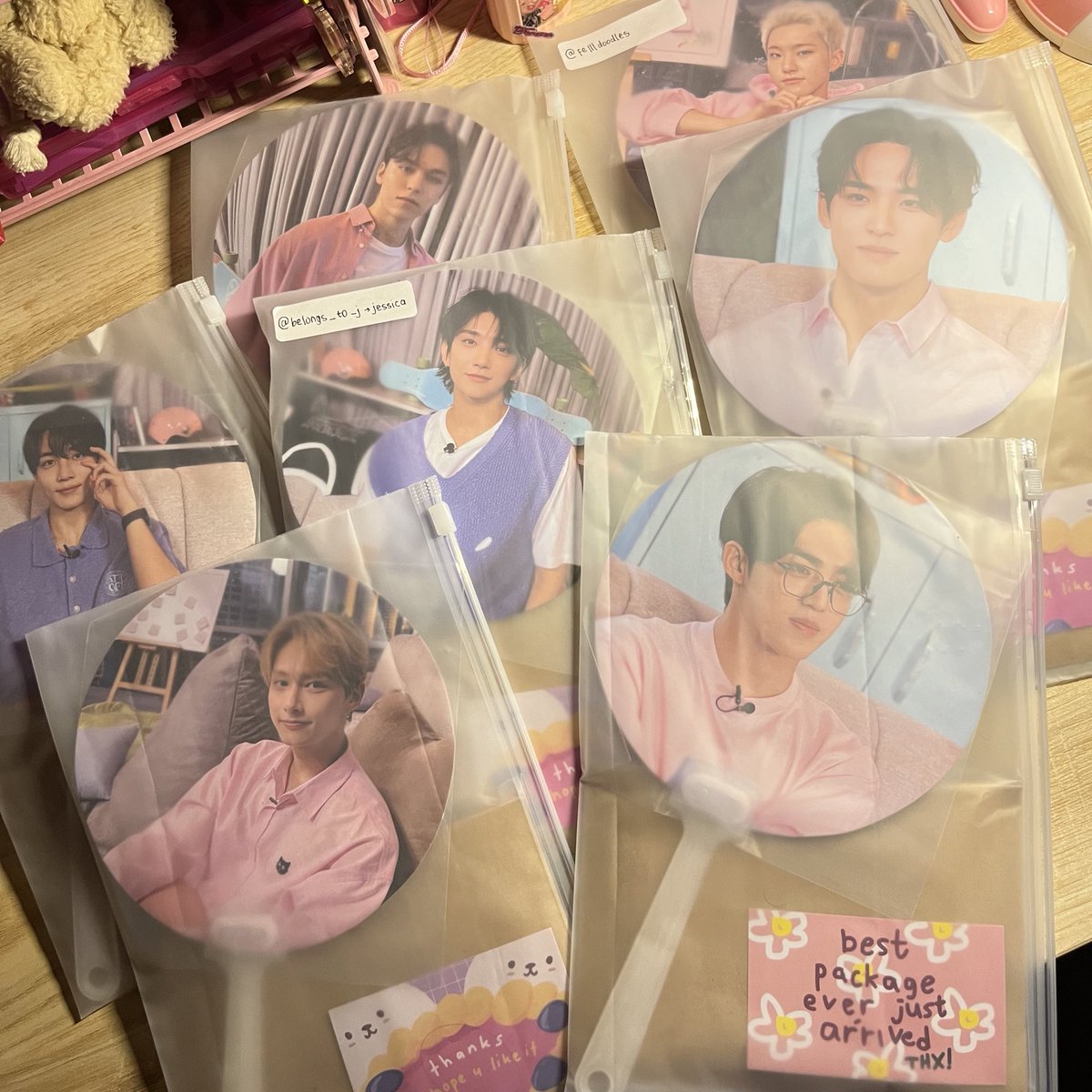 H0SHLUV's tweet photo. 💗 all freebies are packed !!! 💗
aku ada sisa 1 slot lagi untuk yg mau trade freebiesnya, dm aku aja yaa kalo mau- bebas pilih bias untuk handfannya :D 

see u guys!! 🥹 semoga bisa kedapetan semua yaaa <333 https://t.co/00WlpyA66j