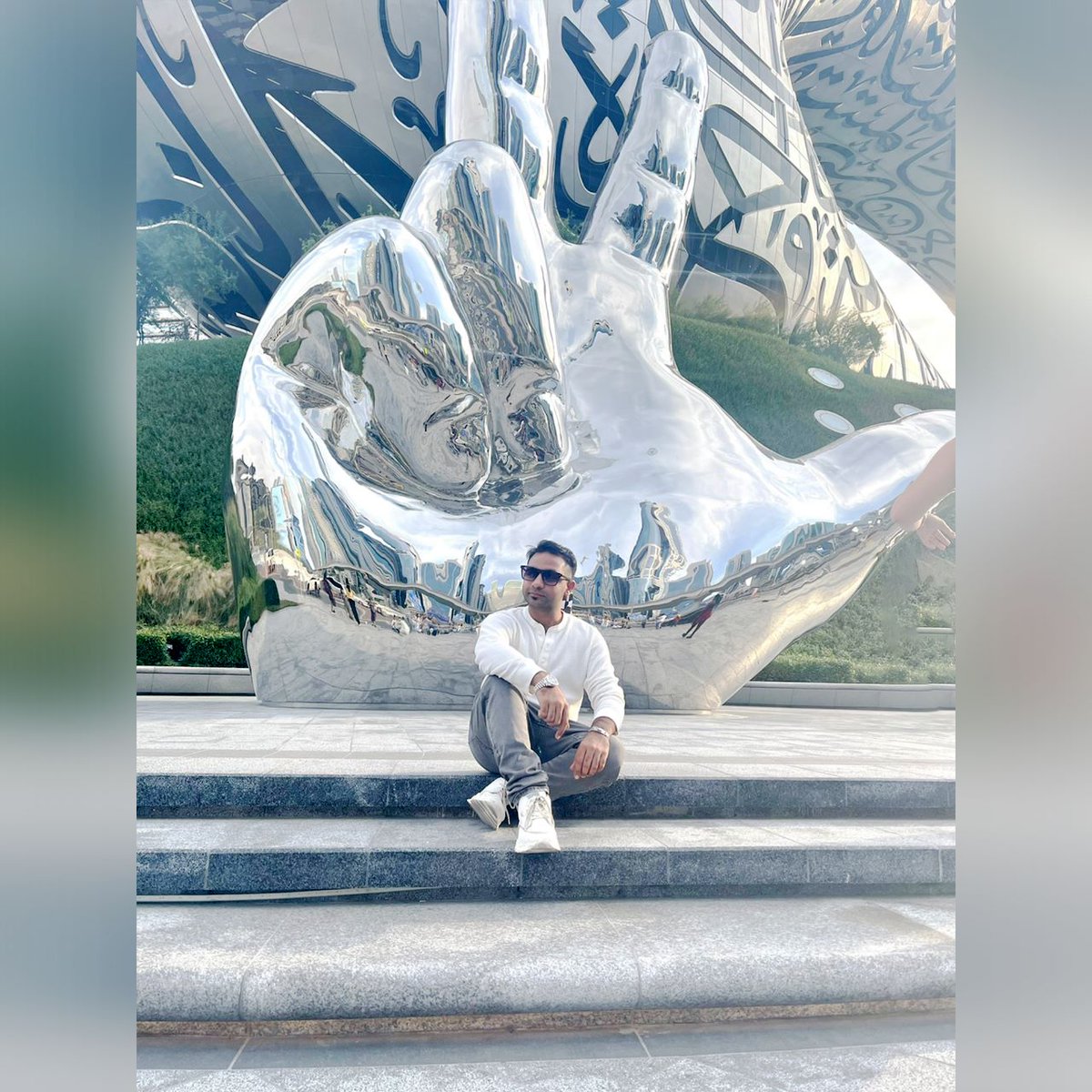 mynameisakheel7's tweet photo. Smile it’s free therapy. Having a pure heart with a smile on face is a boon. Just alwayssmiling keeps the heart too strong and a clear mind to concentrate on work.

#smile #care #heart #benevolence #friends #give #trust #spreadpositivity #wokhard  #akheel #mohammed_akheel https://t.co/zuuaPY9Jw3