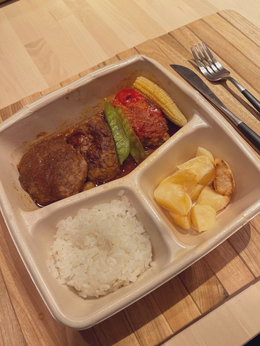 3sassi0's tweet photo. トレーニング後のクリスマスディナーは、筋肉食堂🎄

今日食べたのは"グリルハンバーグ3種"

タンパク質41.3g、脂質42.7g、炭水化物75.9g

食べ応えめっちゃあるし、何より美味しくて大満足🍴筋トレしてる人、ダイエットしてる人にオススメ👍

https://t.co/QRb4HfcDg8 初回20%OFF🔥 https://t.co/diGPgxelT8