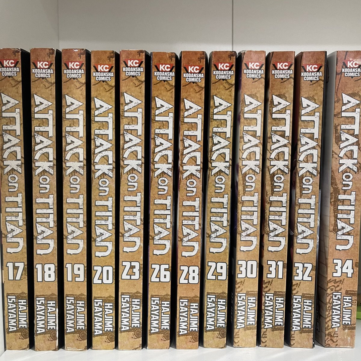 nyucartz's tweet photo. ꒰ 🛒 ꒱ — wts lfb #nyucartz_sells 

🗯 attack on titan manga

vol 20,26,29,31,32 RM38 each
vol 17,18,19,23,28,30 RM30 each

condition 9.5/10
dm for more pic

#pasarAnimeMY #pasaranime https://t.co/hdOeBydaYh