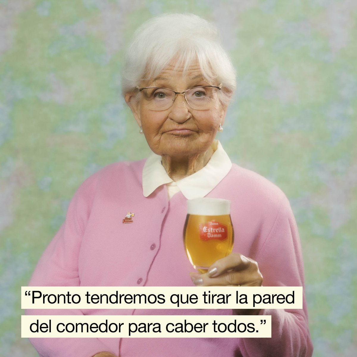 Cuando os hagáis la foto grupal acordaos de poner a las parejas en la punta por si en algún momento las tenéis que recortar.