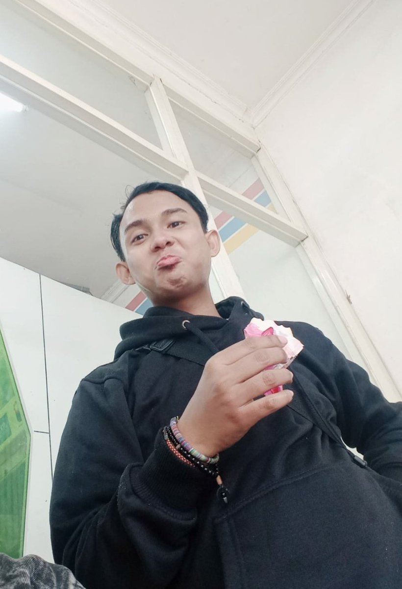 Snailysiput tweet media