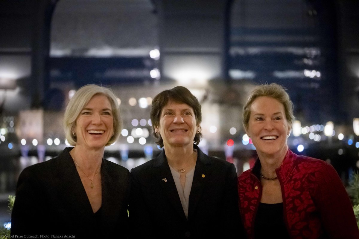 Three chemistry heroes! 

Jennifer Doudna (left), Carolyn Bertozzi (middle) and Frances Arnold (right) have all been awarded the #NobelPrize in Chemistry. Doudna does research on genome editing, Bertozzi works on click chemistry and Arnold works on enzyme engineering.