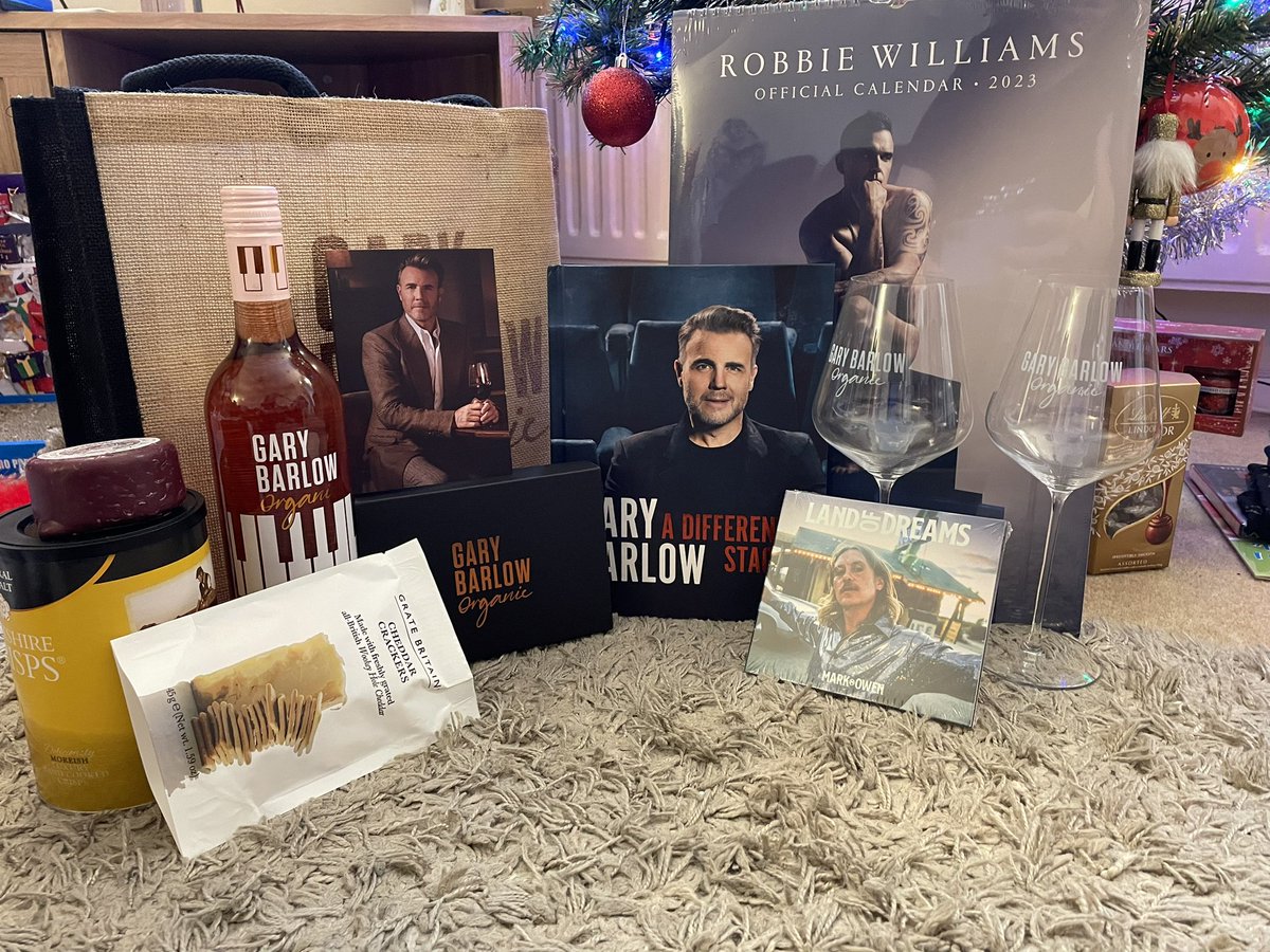 StephJButler's tweet photo. It’s been a Take That Christmas for me 🥰 Merry Christmas 🎄⫩ @GaryBarlow @GaryBarlowWines @OfficialMarkO @robbiewilliams @takethat https://t.co/oY5z1RxKpC