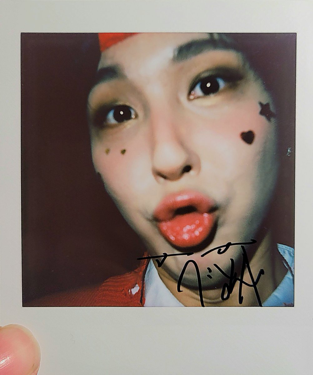기욱이 얼빡 폴라!!!!!💙💙
당첨되신 위브분이 대신 공유해달라 해서
후딱 올려봅니다!!!!
#원위 #키아