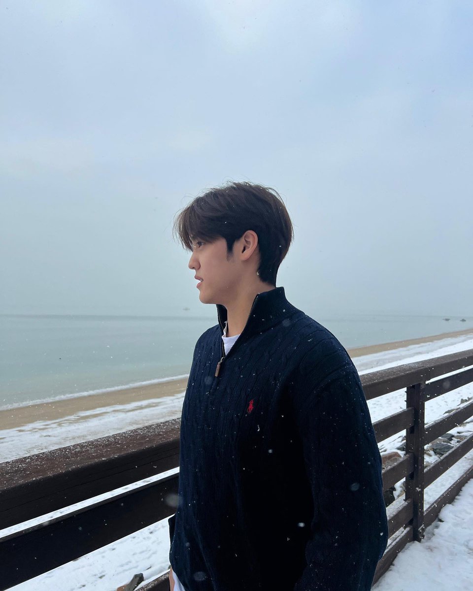 bluedawn_yv's tweet photo. 221225 윱스타그램 
Merry Christmas🎄 https://t.co/1q3R8EOejS