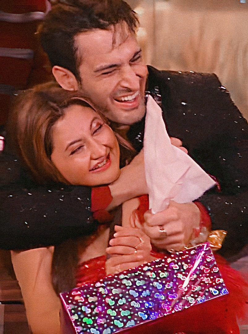 UmRashDiaries's tweet photo. 1 year !
Manifesting a beautiful 🎁 like this for us this year as well! 

#UmRash
#UmarRiaz • #RashamiDesai https://t.co/oaEkNl4eLI