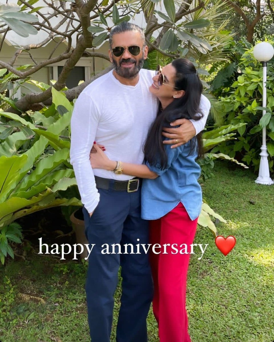 40 years of togetherness 😍
Wow what a journey #SunielShetty n #ManaShetty 
Happy Anniversary 🎊
Stay Happy 💗