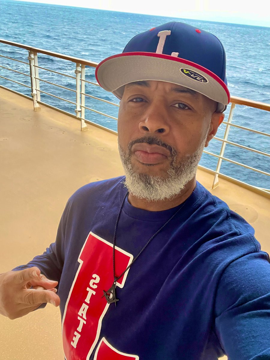 Cooleysvideo's tweet photo. Merry Christmas from Bahamas!

On the crew ship in Bahamas waters- we will be on shore in 2hours for Christmas. It’s truly a beautiful day spending Christmas in Bahamas. #bahamas #cooleysvideo #vacation #christmas #love https://t.co/678CMcieRx