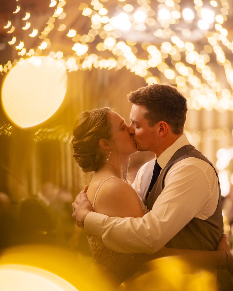 JustJweddings's tweet photo. 🎄Merry Christmas 💍

I wish all those wedded, newlyweds, and any potential newly engaged couples a fantastic day! 

It’s been an amazing year of shooting so many special days and 2023 is already looking busier!

#somersetweddingphotographer https://t.co/30tzgL55mL