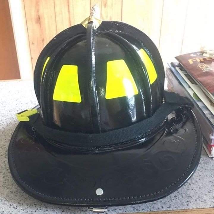 clup_shane's tweet image. For sale 2017 medium N6A. Ratchet still in, never seen a fire. $750.00. Info: t.me/helmetn5a

#rapidintervention #workingfire  #firstalarm #structurefire #firechief #battalionchief #firefighters #firefighter #firemen #motivatedfirefighters #aggrecivefirefighting
