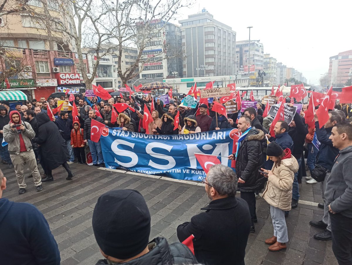 STAJMADURLARID1's tweet photo. Bu hafta Sakarya ve Bursa'da yapılan basın açıklamasına Destek veren bütün Staj Sigortası Çıraklık Mağdurları Arkadaşlarıma hepinize çok teşekkür ederim
#StajyerleDerdinizNe https://t.co/2vKOZsrlEI
