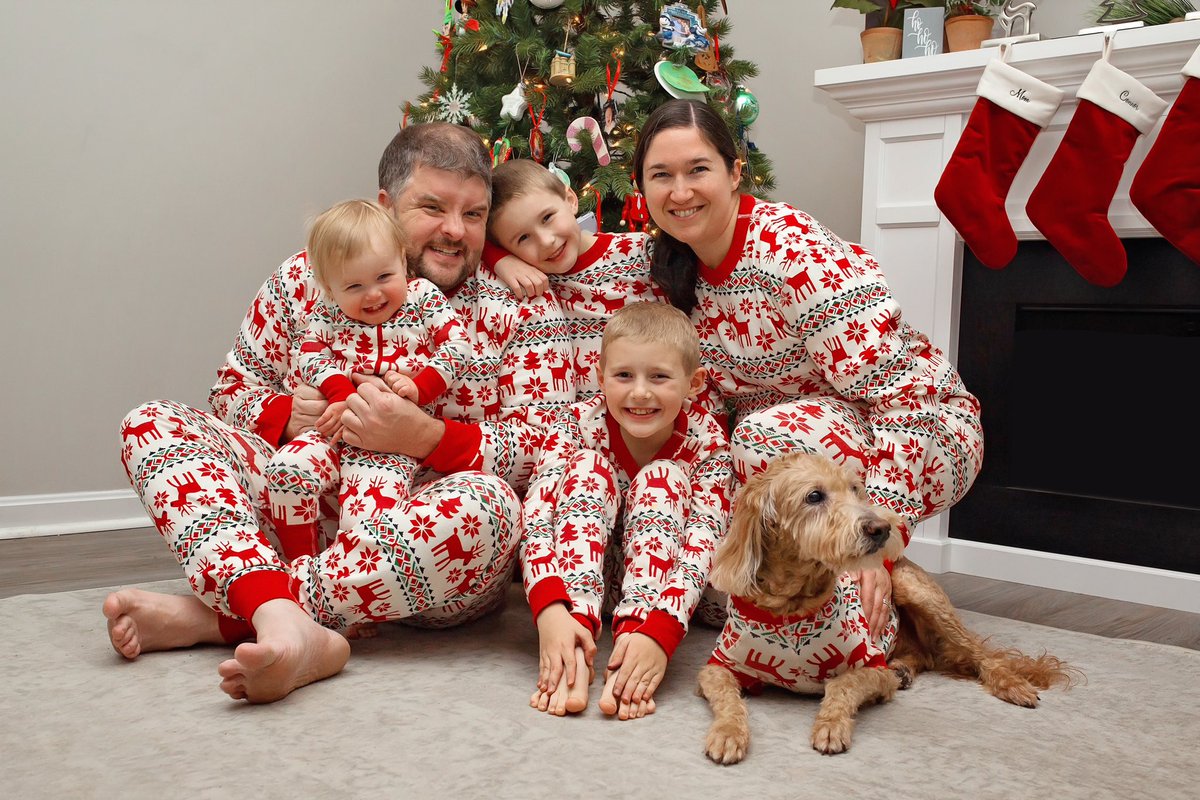 erinswann's tweet photo. Wishing you a Merry Christmas! ❤️ https://t.co/ktiZT14WIT