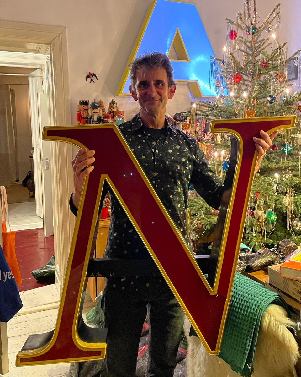 neiljgower's tweet photo. Nothing says Christmas quite like a giant German fairground N!
🎄#FröhlicheWeihnachten🎄
#MerryChristmas #Kreuzberg #Berlin
#foundtype #Buchstaben https://t.co/UTmFwONeEM