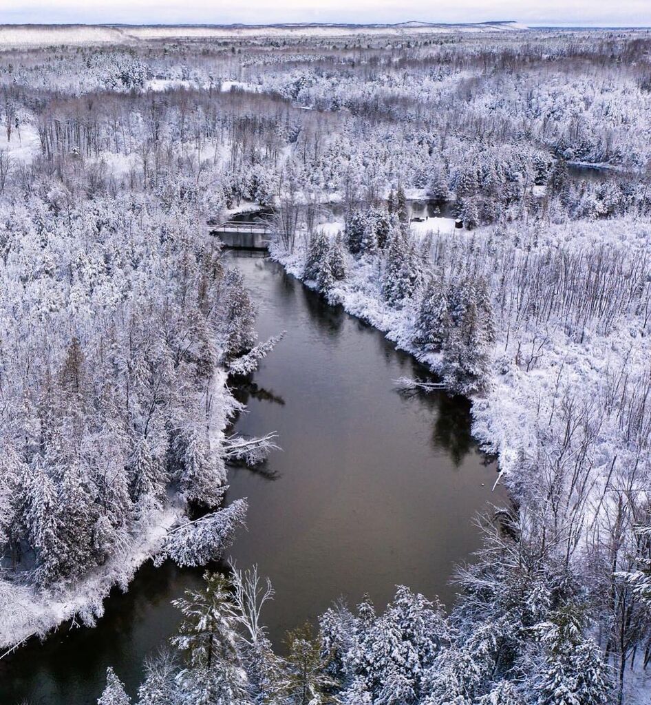 Merry Christmas🎄☃️🥗❄️ #puremittigan #puremittenpride #puremitten #m22life #manisteeriver #michiganphotographer #merrychristmas #bestofthegreatlakesstate #capturingmichigan #greatlakesstate #onlyinmichigan #greatlakeslocals #michiganunsalted #awesomemitten #midwestlivingmag #…