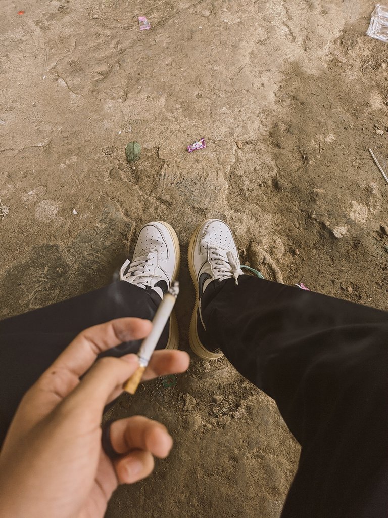 Septian8876's tweet photo. Semoga besok masih ada kesempatan hidup dimana hari pergantian umurku ke18 tepatnya dihari esok , terimakasih untuk 6.573 harinya, jika saya masih bisa bangun dipagi hari,smoga hidupku menjadi lebih baik dan semoga tersemogakan aminn hhe https://t.co/yJqVrXh17r